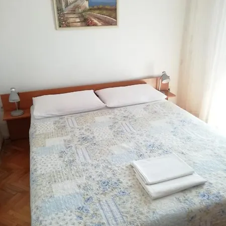 Dvokrevetna Soba S Balkonom I Kuhinjom Camping