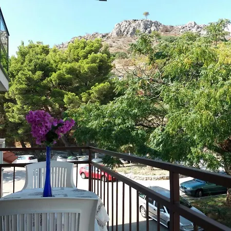 Dvokrevetna Soba S Balkonom I Kuhinjom Camping *